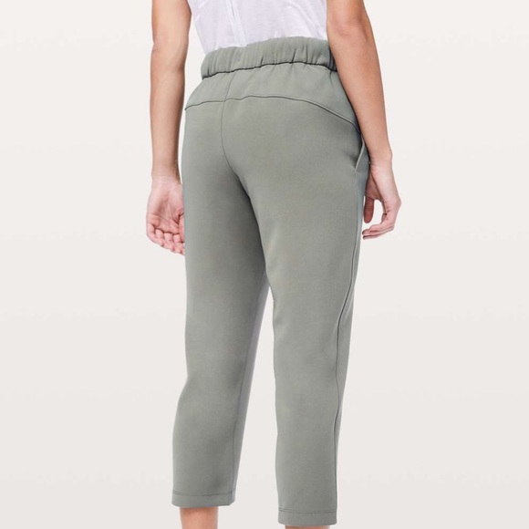 | Lululemon | On The Fly Crop *Woven 23. Size 6. - Picture 5 of 13